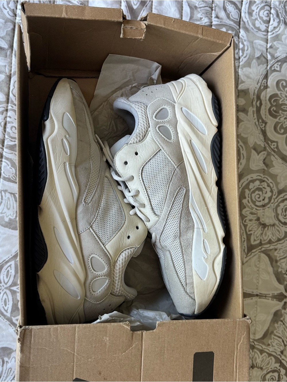Yeezy 700 Analog